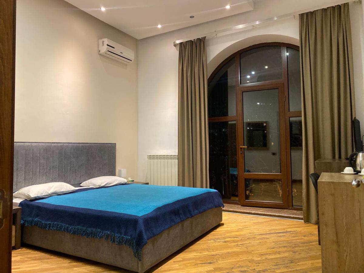 Saryan Hotel Єреван Екстер'єр фото