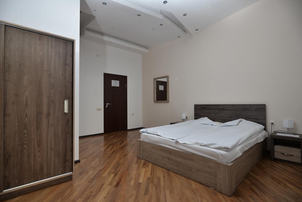 Saryan Hotel Єреван Екстер'єр фото