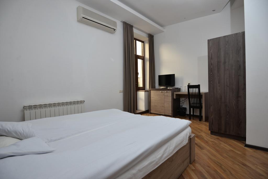 Saryan Hotel Єреван Екстер'єр фото