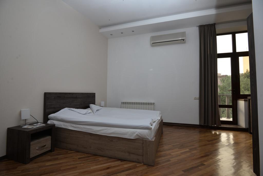 Saryan Hotel Єреван Екстер'єр фото