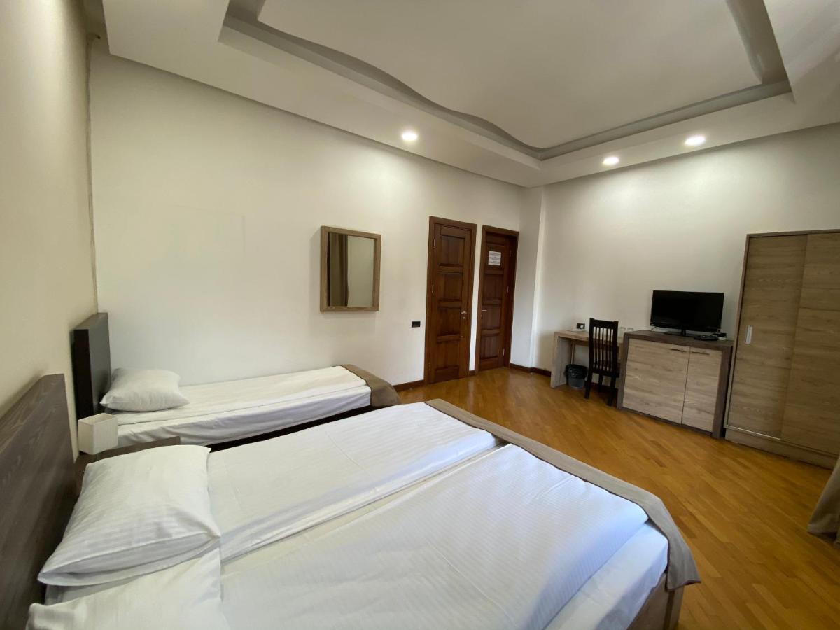 Saryan Hotel Єреван Екстер'єр фото